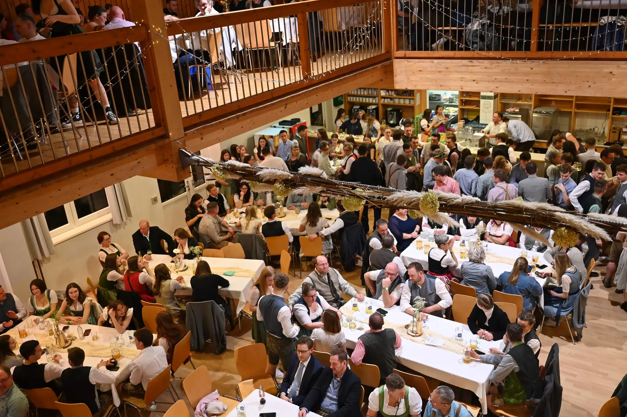 600 enthusiastic night owls: The LFSWarth school ball is back - | ...