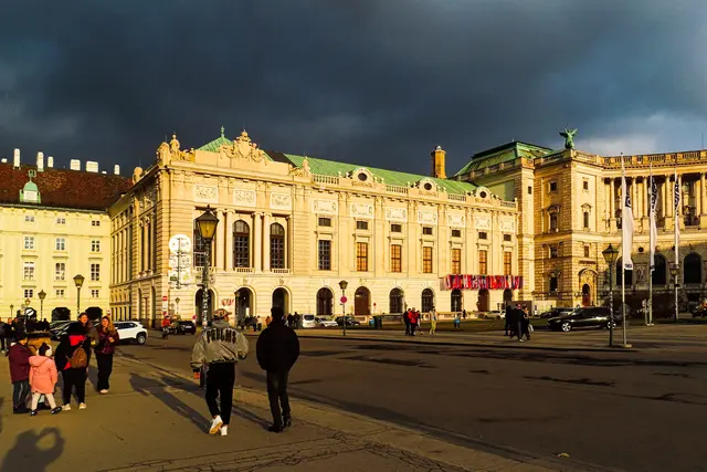 Heldenplatz und Hofburg