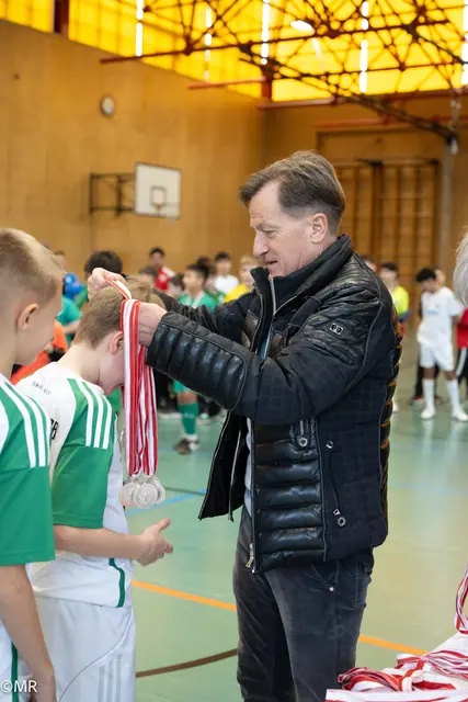 Gratulation von TFV-Präsident Sepp Geisler an die Kicker für das tolle U13-Turnier. | Foto: TFV/Daniel Schönherr