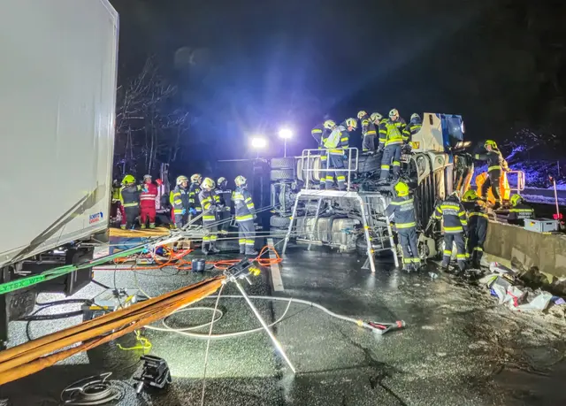 Drei Feuerwehren waren bei diesem schweren Verkehrsunfall im Einsatz. | Foto: FF Mooskirchen/FF Steinberg