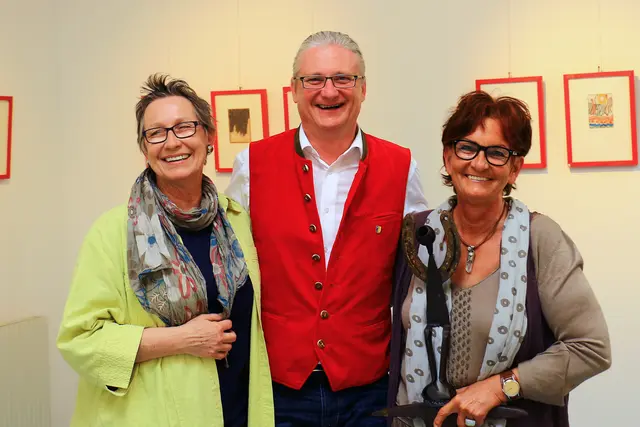 Christa Cebis (l.) und Elisa Greenwood hier im Jahre 2016 mit dem damaligen Stadtrat Peter Spicker. | Foto: Gschieszl