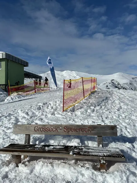 Beim Vertical-Skitourenrennen „Aufe muass i" am 22. Februar 2026 im Skigebiet Großeck-Speiereck herrschten – so wurde seitens des Veranstalters berichtet – traumhaftes Wetter und beste Bedingungen.  | Foto: Leonhard Minutillo