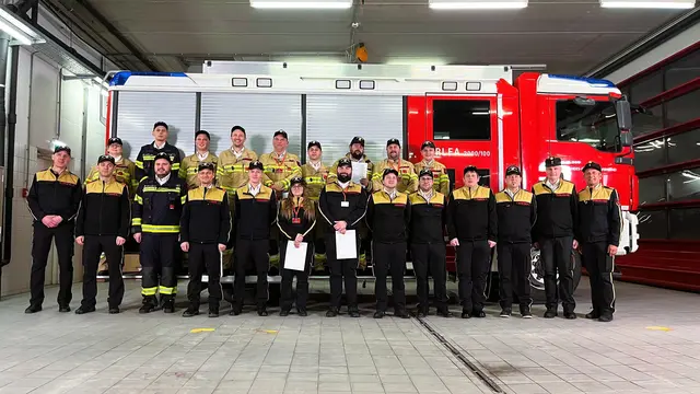 Zwei Teilnehmerinnen und 13 Teilnehmer aus dem Bezirk Reutte haben das Funkleistungsabzeichen in Bronze erhalten. | Foto: BFV Reutte