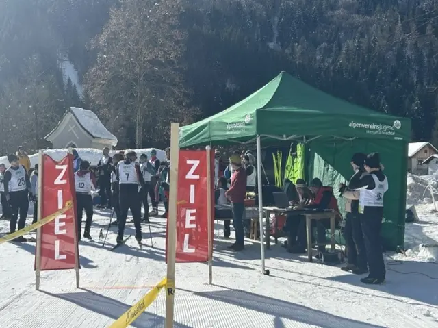 Reges Treiben im Start- Zielgelände | Foto: Alpenverein
