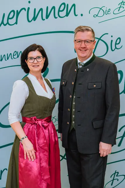 Landwirtschaftskammer-Präsident Andreas Steinegger sieht in Ursula Reiter "eine angesehene, umsetzungsstarke und sehr engagierte Bäuerin." | Foto: LK Steiermark/Fuchs