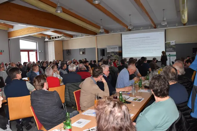 Großes Interesse herrschte bei der Fachtagung zum Thema "Amerikanische Rebzikade". | Foto: MeinBezirk/Michael Strini
