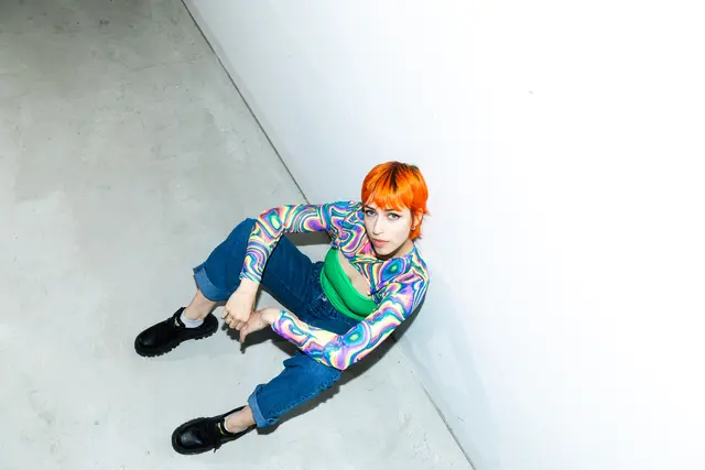 Die Wiener Sängerin Sanna Frankie legt mit "cerberus" ihr Debütalbum vor. Den Mix aus Indie-Pop und Alternative-RnB spielt sie am Freitag 6. März, erstmals vor einem Live-Publikum. | Foto: Ina Höller