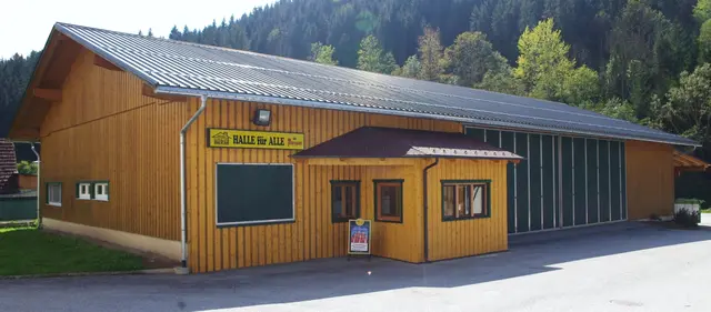 Im Außenbereich der "Halle für Alle" kam es in der Nacht auf Sonntag zu Faustschlägen. | Foto: Almer