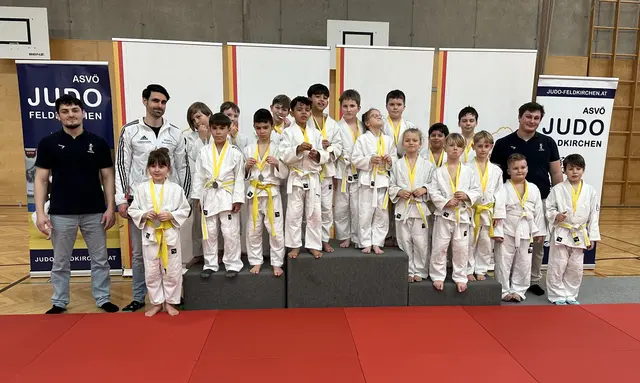 Die erfolgreiche Schülermannschaft des Judoclubs Wolfsberg mit ihren Trainern | Foto: Judoclub Wolfsberg