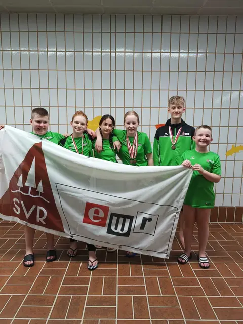 Mit zahlreichen Medaillen kehrte das junge Schwimmteam aus Reutte von den Tiroler Meisterschaften aus Innsbruck zurück. | Foto: SVR ZV Schwimmen
