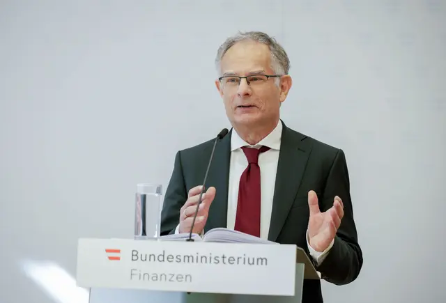 Die regelmäßigen Kontrollen seien eine Frage der Gerechtigkeit, meint Finanzminister Markus Marterbauer (SPÖ).  | Foto: Sade Jerabek/MeinBezirk