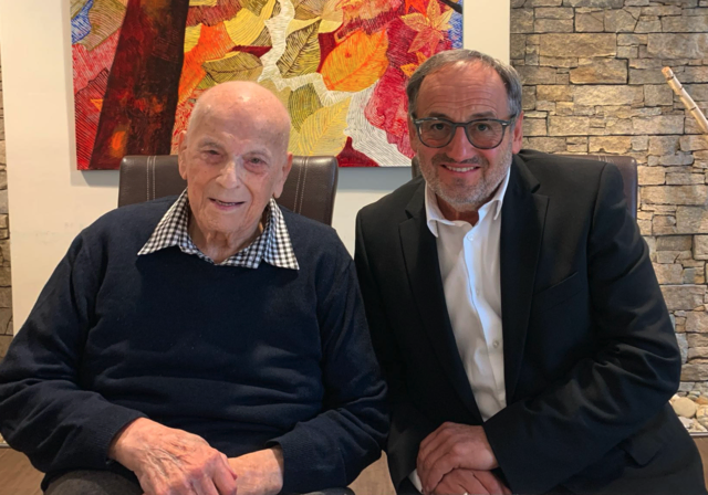 Bürgermeister Johannes Hinterreither-Kern (r.) gratulierte Josef Fürst im Herbst 2025 zu dessen 101. Geburtstag. | Foto: ÖVP Unterweißenbach