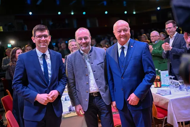 Martin Gruber mit Manfred Weber und Christian Stocker | Foto: Helge Bauer
