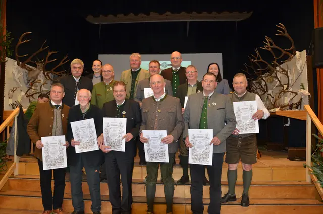 Obmann Herbert Pojer (r.) mit Mitgliedern und Ehrengästen. | Foto: Oblak
