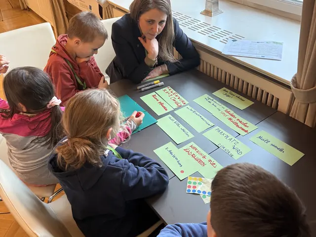 Ihre Ideen brachten die Kinder der 1. Vizebügermeisterin Katharina Schellnegger näher.  | Foto: Stadtgemeinde Gleisdorf
