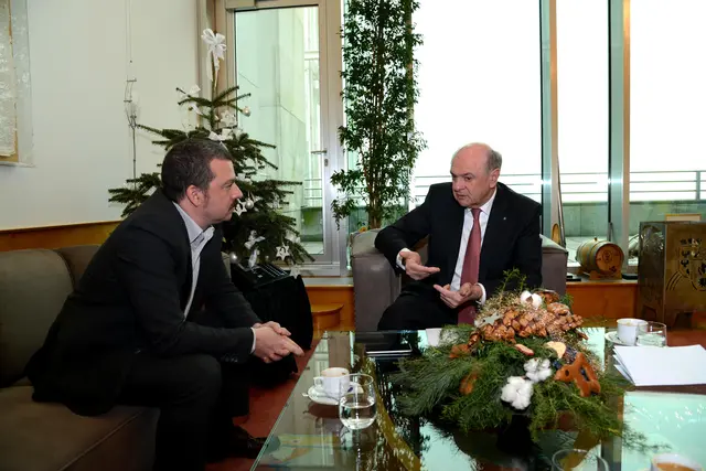 2013: Erwin Pröll im Gespräch mit MeinBezirk Niederösterreich-Chefredakteur Oswald Hicker.