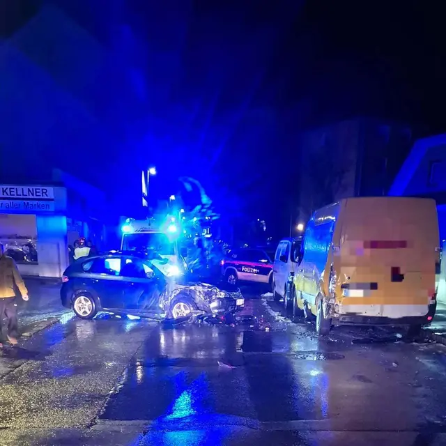 Dieser pkw verunfallte in der Hainburger Hummelstraße.  | Foto: FF Hainburg