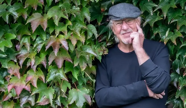 Otto Köhlmeier begibt sich mit einem neuen satirischen Programm auf die Bühne, um rechtsradikales Gedankengut gut, dass sich hinter Heimatliebe verbergen kann, aufzuzeigen. | Foto: Köhlmeier