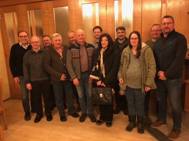 Die Teilnehmerinnen und Teilnehmer der VBNO-Bezirkssitzung in Draßmarkt mit Landesleiter Hermann Frühstück. | Foto: Niki Dominkovits