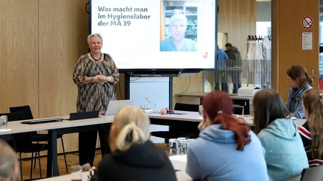 Bei der Informationsveranstaltung erhält man Einblicke in die Arbeit der ältesten Prüfstelle der Stadt.  | Foto: PID/Votava