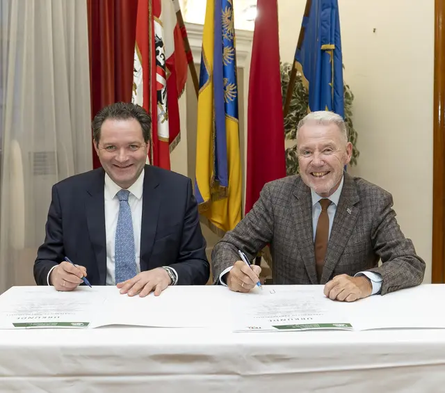 Norbert Totschnig und Klaus Schneeberger. | Foto: Stadt Wiener Neustadt/Weller