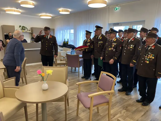 Abordnung der FF Otternitz mit HBI Reinhard Steinbauer an der Spitze  | Foto: OLM d.V. Martin Stieglbauer, FF Otternitz