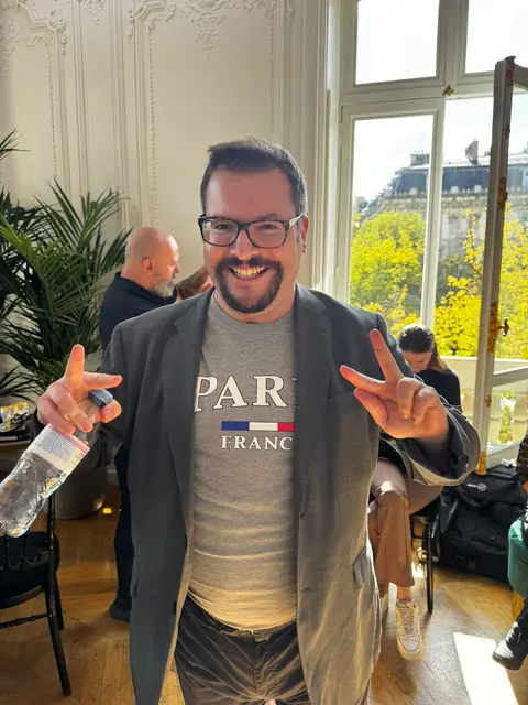 DJ Dominik Wachta stürmt die Charts in Spanien, Norwegen, Deutschland und Österreich mit Musik die auch mit Unterstützung von KI entsteht. | Foto: privat