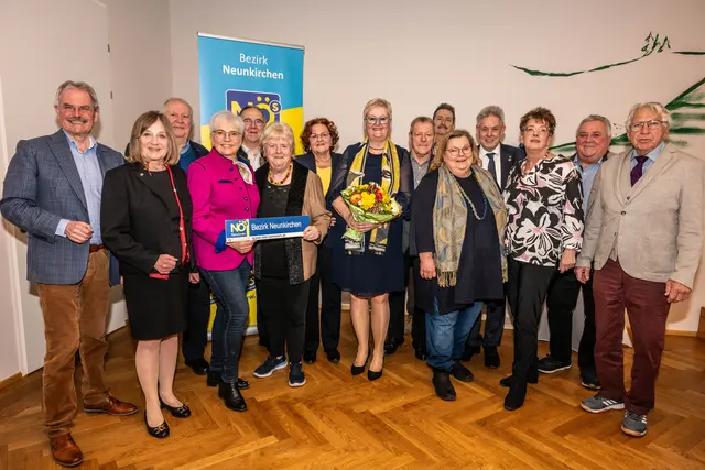 Landesobmann Karl Wilfing, LO-Stv. Magdalena Eichinger, Hans Schauer, Friedericke Pritzibil, Johann Nagl, Leopoldine Mauser, Theresia Mutschlechner, Bezirksobfrau Christine Vorauer, Franz Schiller, Ludwig Höchtl, Irmgard Lechner, Gabriele Strommer, Peter Haberler, Helmut Prudic. | Foto: NÖs Senioren