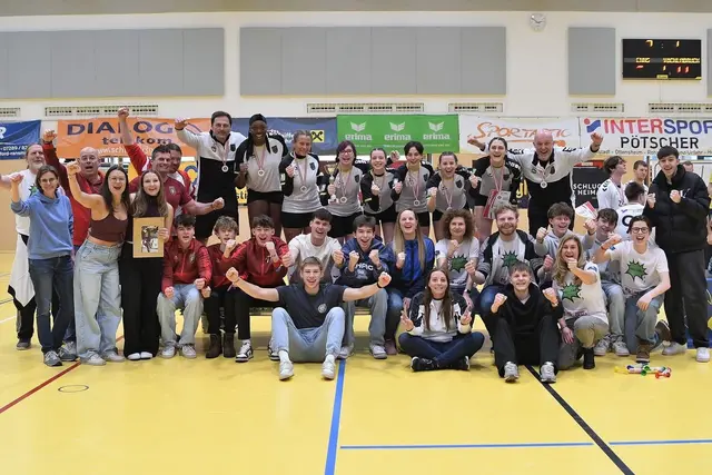 Vor einer beeindruckenden Kulisse mit zahlreichen mitgereisten Fans startete das Team.  | Foto: SPG Wolkersdorf/Neusiedl