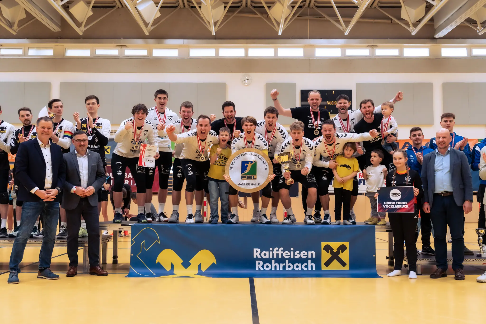 Fistball national champions crowned in Rohrbach-Berg: The indoor titles go ...