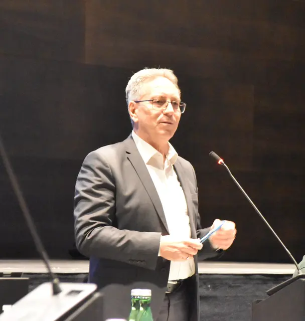 "Geändert hat sich, dass Herr Henkel jetzt doch Interesse gezeigt hat und es für uns eine gewisse Rechtssicherheit bedeutet, wenn wir einen Abschussnehmer haben", sagt Bürgermeister Martin Krumschnabel (Parteifreie).  | Foto: Barbara Fluckinger