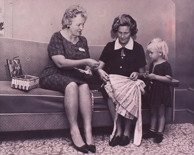 Die Zeiten haben sich geändert, doch der Kampf um Gleichberechtigung bleibt bestehen. | Foto: unsplash/National Library of Medicine (Symbolbild)