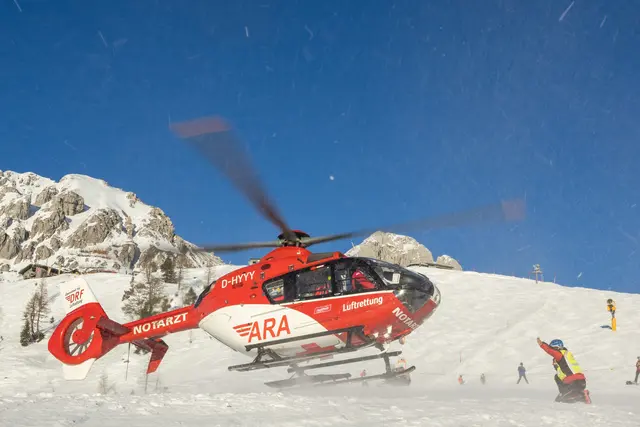 Der 75-Jährige sei mit dem Notarzthubschrauber ARA-3 ins Landeskrankenhaus Villach geflogen worden. (Archivfoto) | Foto: ARA/Fati Kurtaj