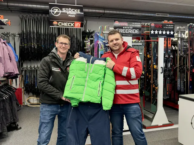 Über eine großzügige Spende durfte sich das Rote Kreuz Kitzbühel von Check In Sport 2000 Fieberbrunn freuen. | Foto: Rotes Kreuz