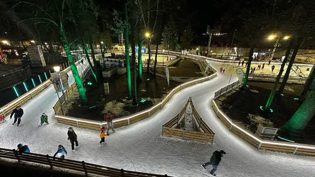Das Olympic Festival in Budweis zog über 100.000 Besucher an. Die Eisfläche kam von der Firma AST aus Höfen. | Foto: AST