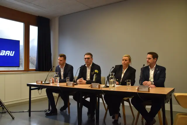 Raphael Lindermayr, Anton Rieder, Ulrike Renne-Kästner und Lukas Hechenblaickner (v.l.) präsentierten in Schwoich wichtige Änderungen im Unternehmen Riederbau.  | Foto: Barbara Fluckinger