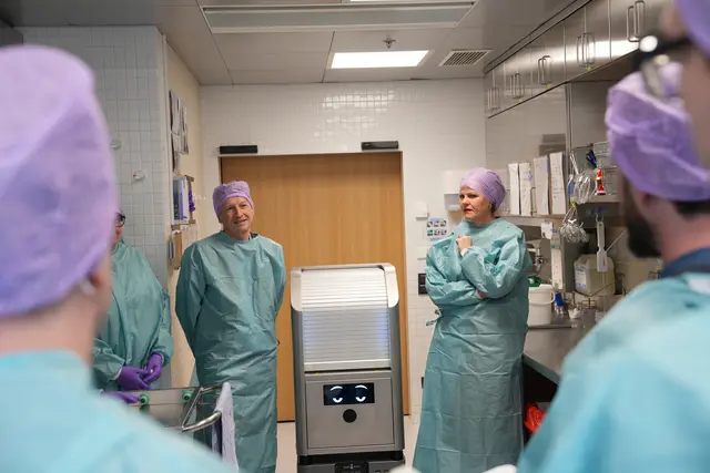 "Rolliver entlastet aktiv den Alltag der Fachkräfte in der Klinik", wird mehrmals bei der Vorstellung am Dienstag betont. | Foto: Thomas Geineder