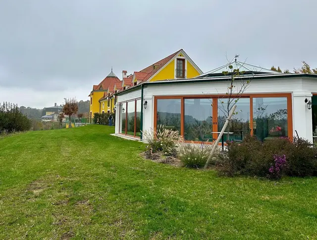 Das Hotel Römerstein gehört einer Tochter der Green-Finance-Gruppe, gegen die die Wirtschafts- und Korruptionsstaatsanwaltschaft ermittelt. | Foto: Green Finance