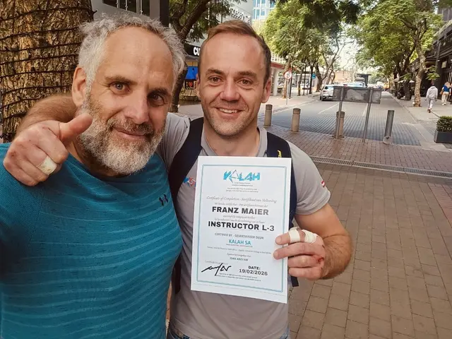 Idan Abolnik (links) mit Franz Maier (rechts) nach bestandener Prüfung in Südafrika. | Foto: Maier
