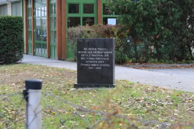 Am ehemaligen KZ-Außenlager erinnert heute eine Gedenkstätte an die Häftlinge, die hier Zwangsarbeit leisten mussten. | Foto: MKÖ/Nikos Kahovec