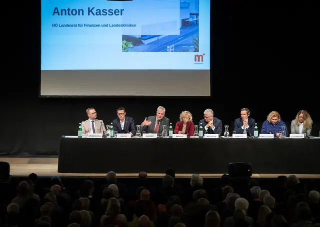 Fachleute erklärten den Gesundheitsplan 2040+, gaben Einblicke in Budget, Investitionen und Strukturreformen. | Foto: NLK Pfeffer