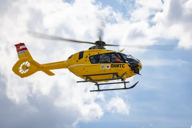 Einsatz der ÖAMTC-Flugrettung: Christophorus nach einem Unfall. (Symbolbild) | Foto: Airbus Helicopters/Patrick Heinz