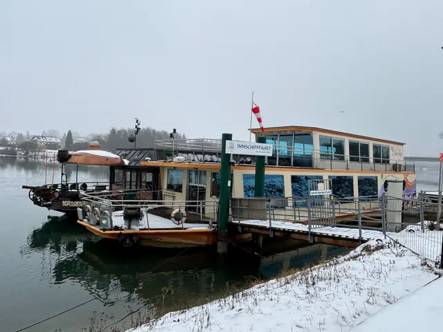 Die zwei Schiffe sind derzeit im „Winterhafen“ vor Anker. | Foto: Gruber