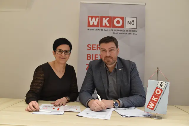 Silvia Teufl und Augustin Reichenvater von der WKNÖ Scheibbs blicken zurück auf die letzten 20 Jahre im Bezirk. | Foto: Roland Mayr/MeinBezirk Scheibbs
