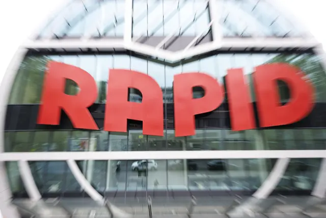 100.000 Euro Geldstrafe und Teilausschluss von Fans für Rapid bei drei Topspielen.  | Foto: APA-Images/Tobias Steinmaurer