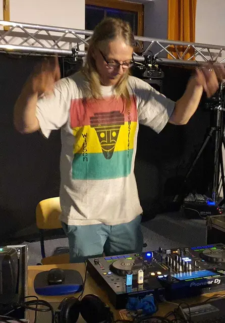 DJ-Action in der Alten Schule in Kirchau. | Foto: Grüne Warth