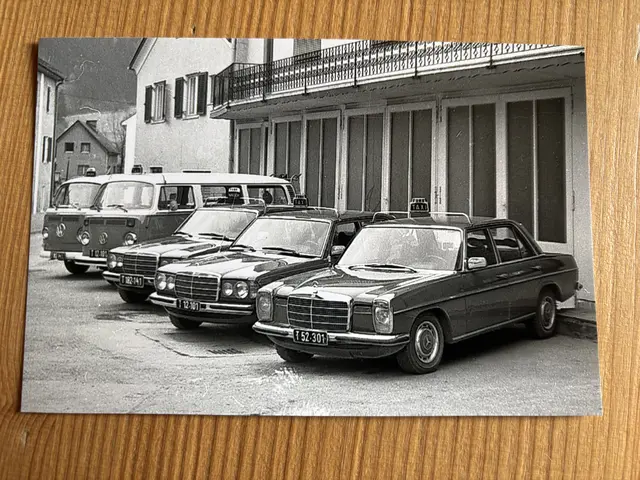 Der damalige Fuhrpark des Haller Taxiunternehmens. | Foto: Heel