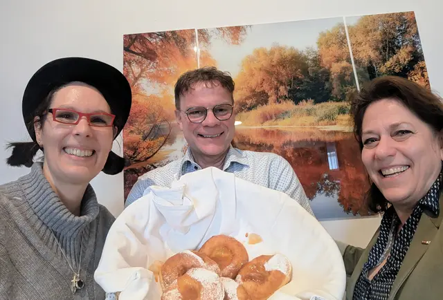 WK-Bezirksstellenleiterin Katharina Schwarzinger, Kurt Jungbauer und WK-Bezirksstellenobfrau Doris Schreiber. | Foto: zVg