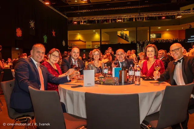 Sposorentisch mit Landtagsabgeordneter Otto Auer, Bürgermeisterin Karin Baier, Dir. Yalcin Duman, Andrea und Anton Frühwirth sowie Direktor Heinz Lettner. | Foto: cine-motion.at / R. Ivanek