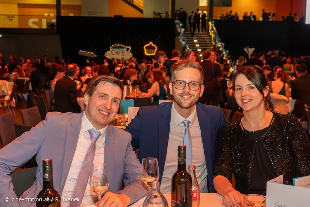  Stadtrat Benjamin Haschka, Stadtrat Marco Luksch in Begleitung (vlnr). | Foto: cine-motion.at / R. Ivanek